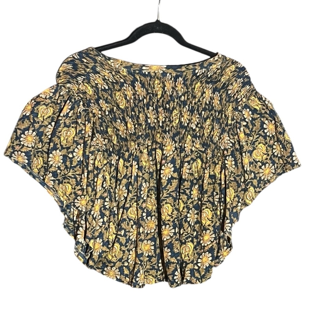 FREE PEOPLE Navy Daisy Flutter Sleeve Smocked Linen/Cotton Crop Top Gd Cond M - Picture 6 of 9